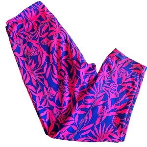 SOLD 💸 Luxletic 24" Weekender
High-Rise Midi Legging Flocking to Paradise XL